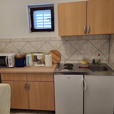 Rooms Mande Banjol Luaran gambar