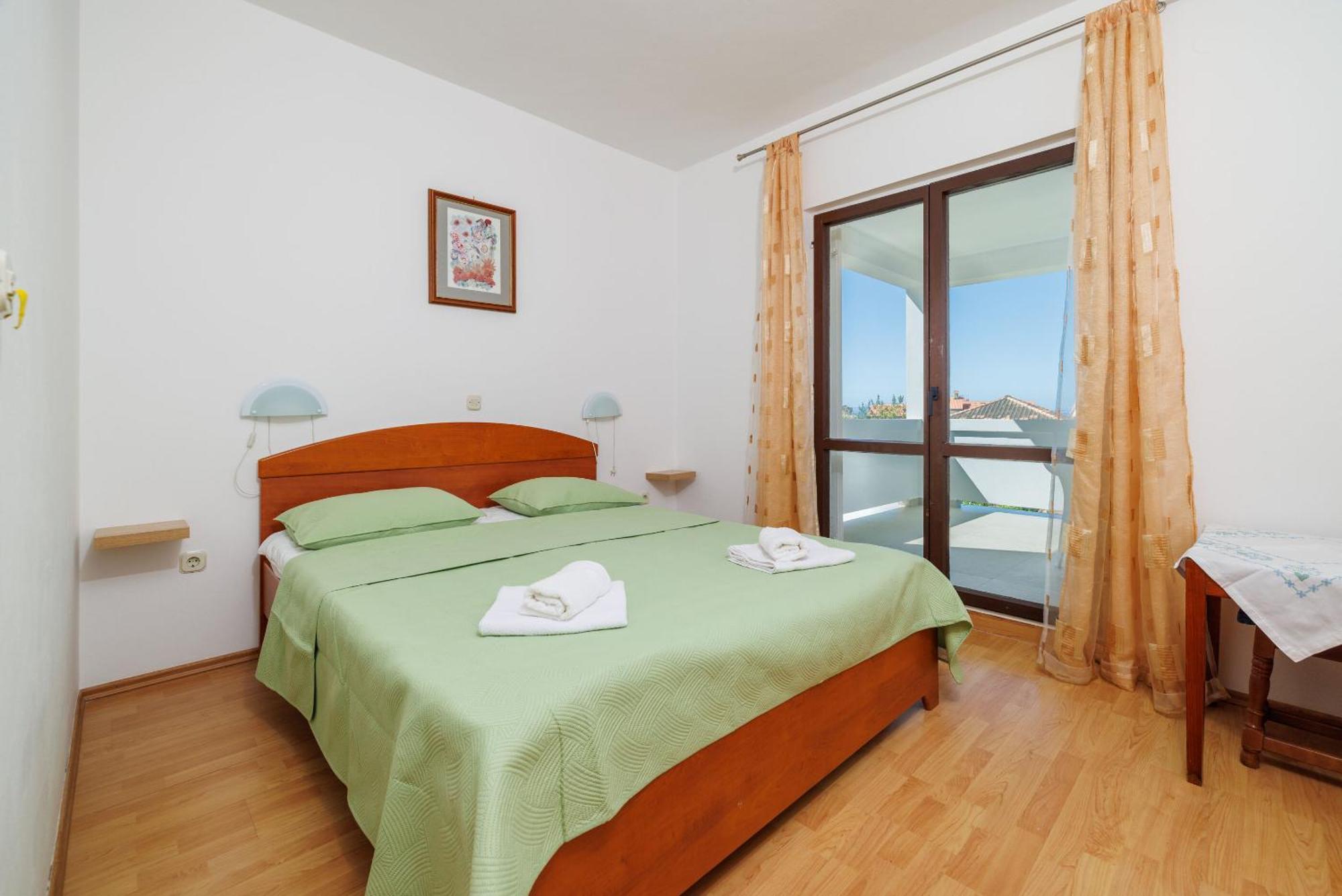 Rooms Mande Banjol Luaran gambar