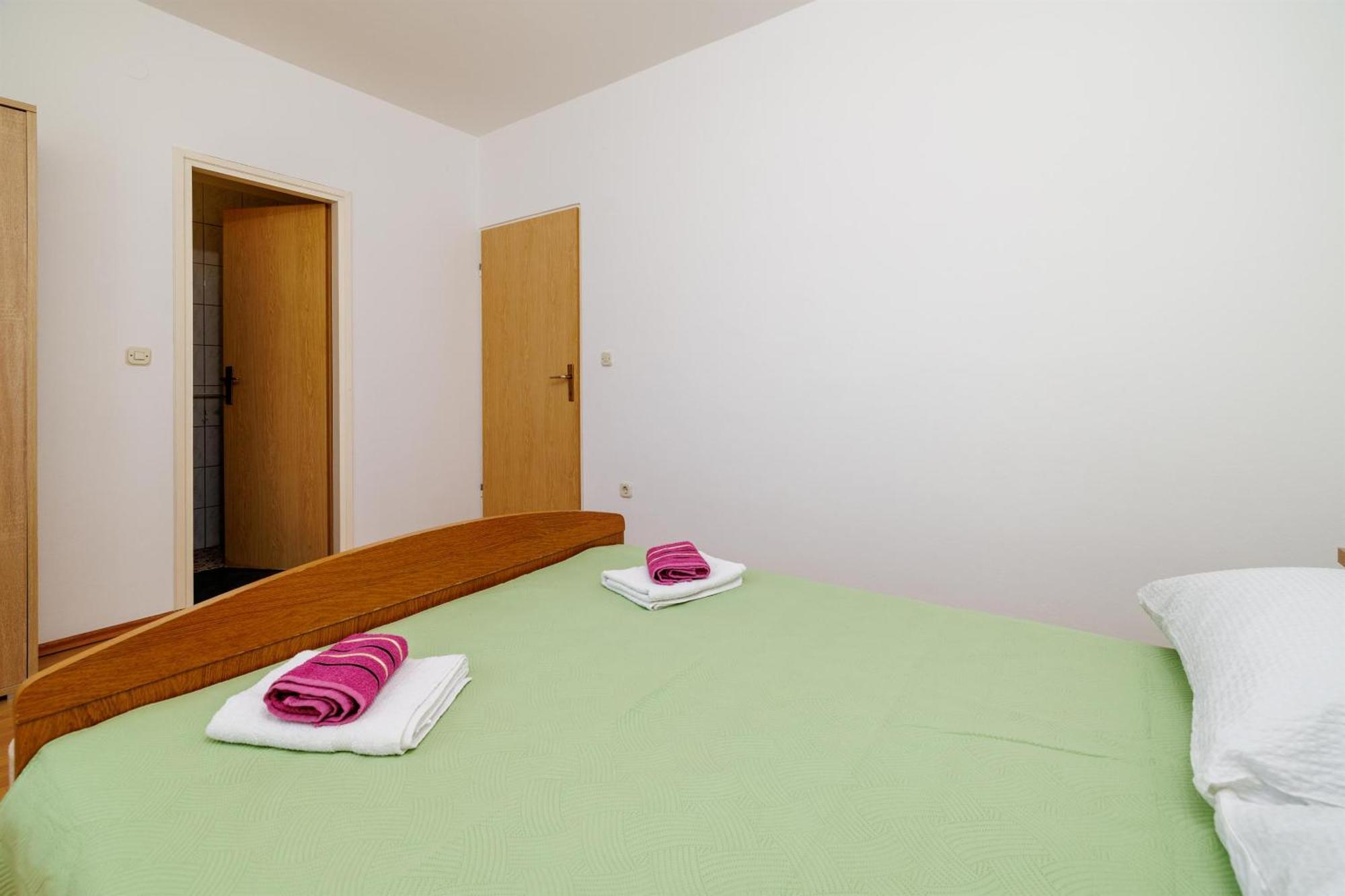 Rooms Mande Banjol Luaran gambar
