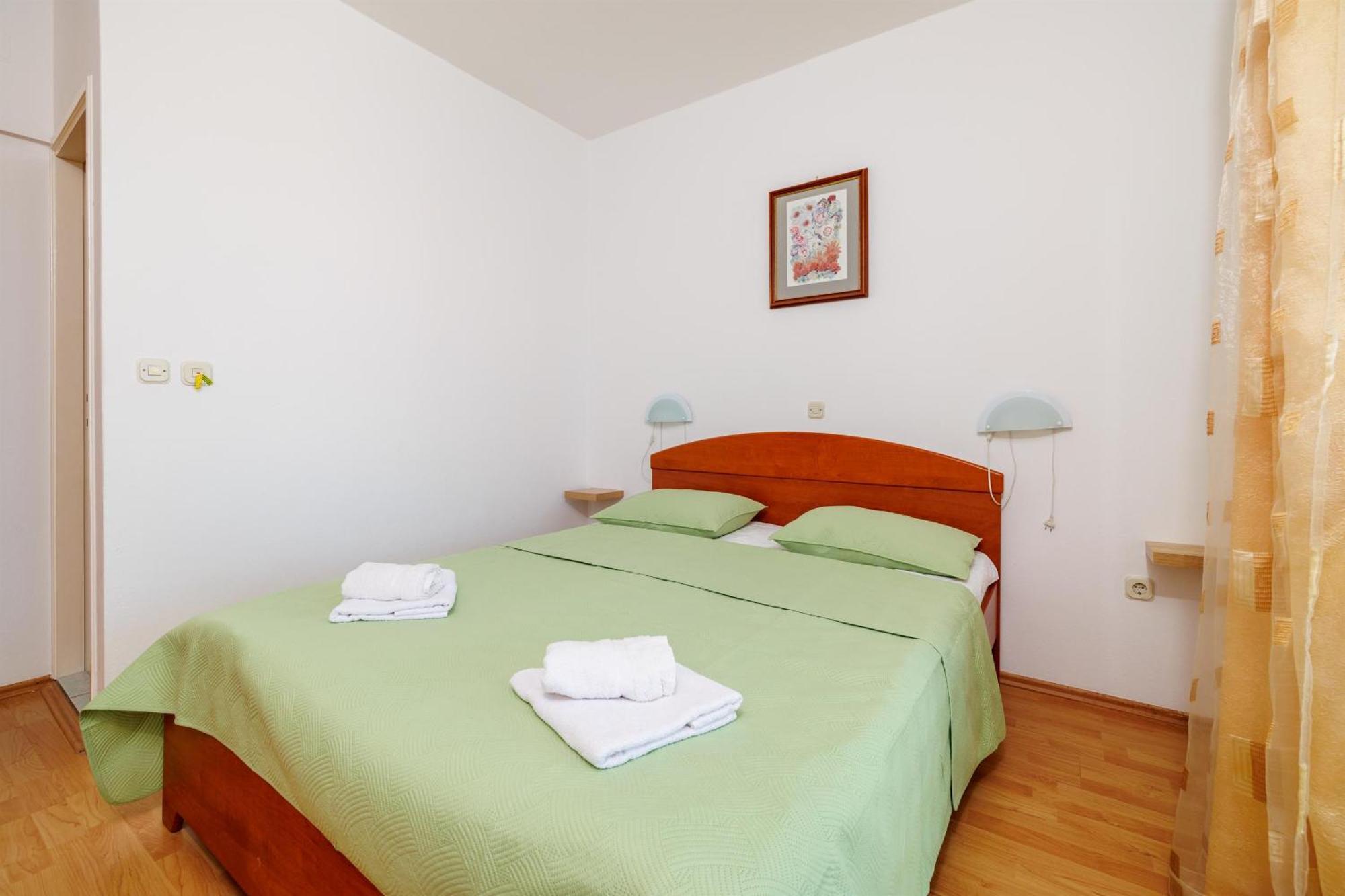 Rooms Mande Banjol Luaran gambar