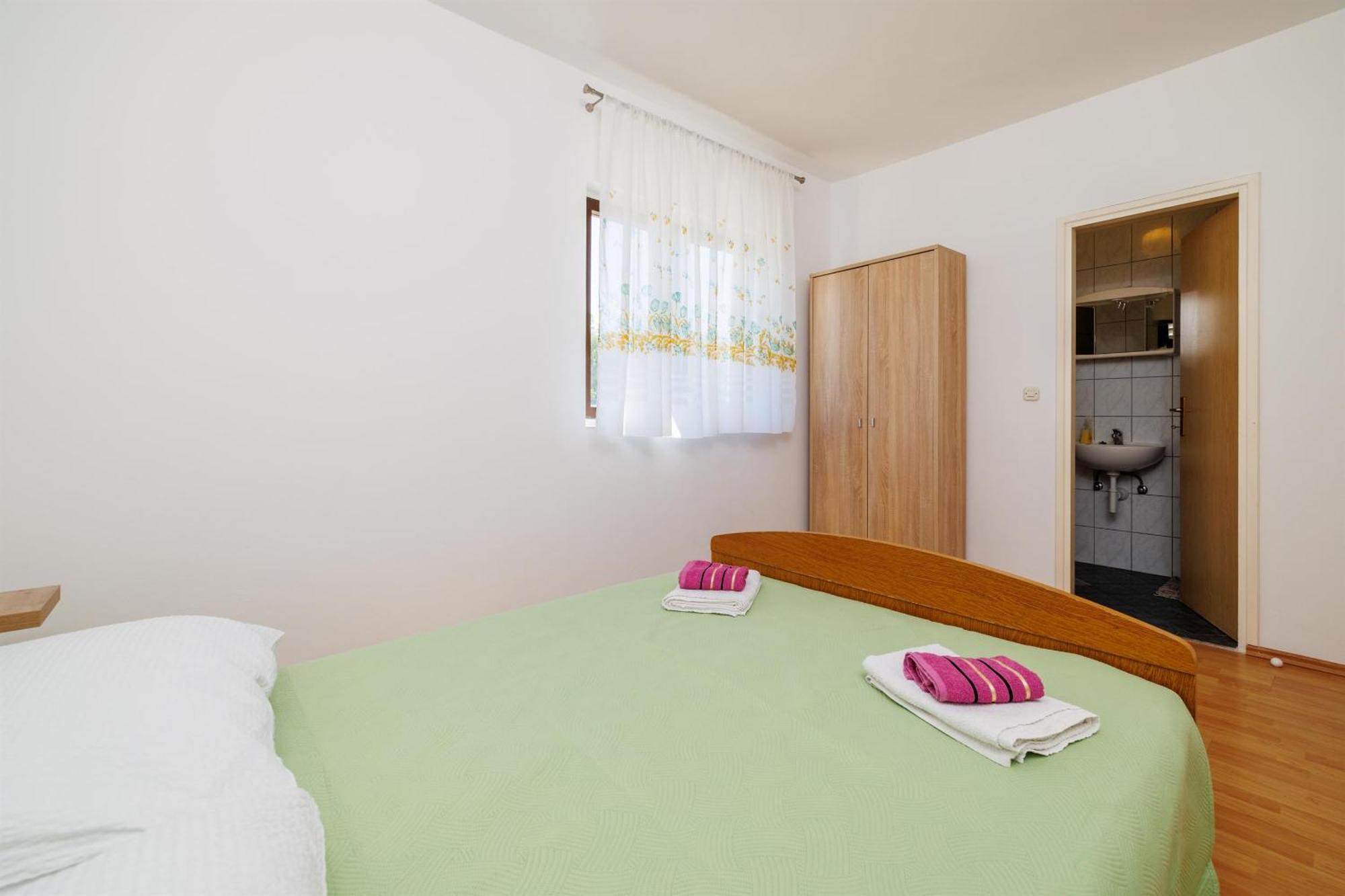 Rooms Mande Banjol Luaran gambar