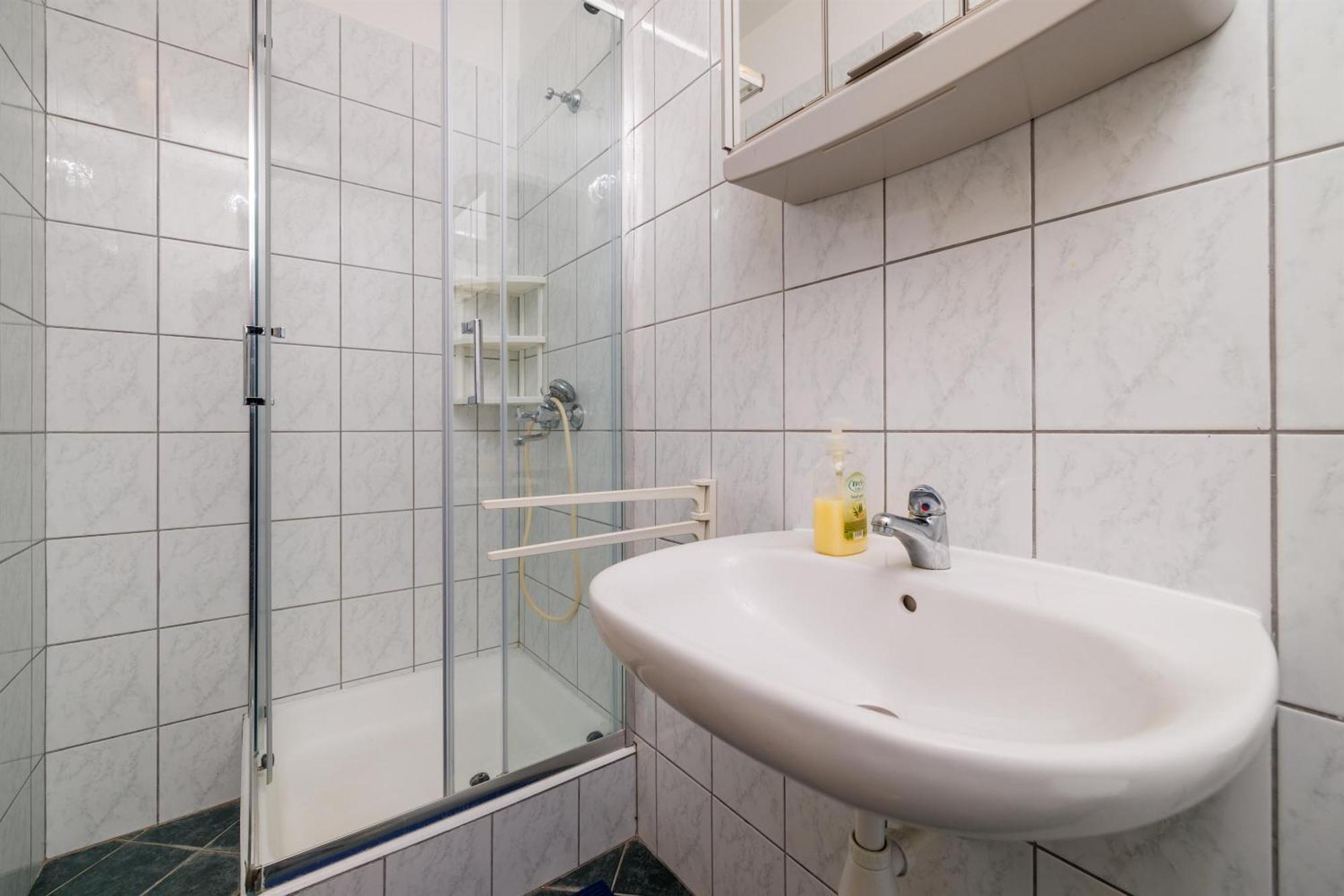 Rooms Mande Banjol Luaran gambar