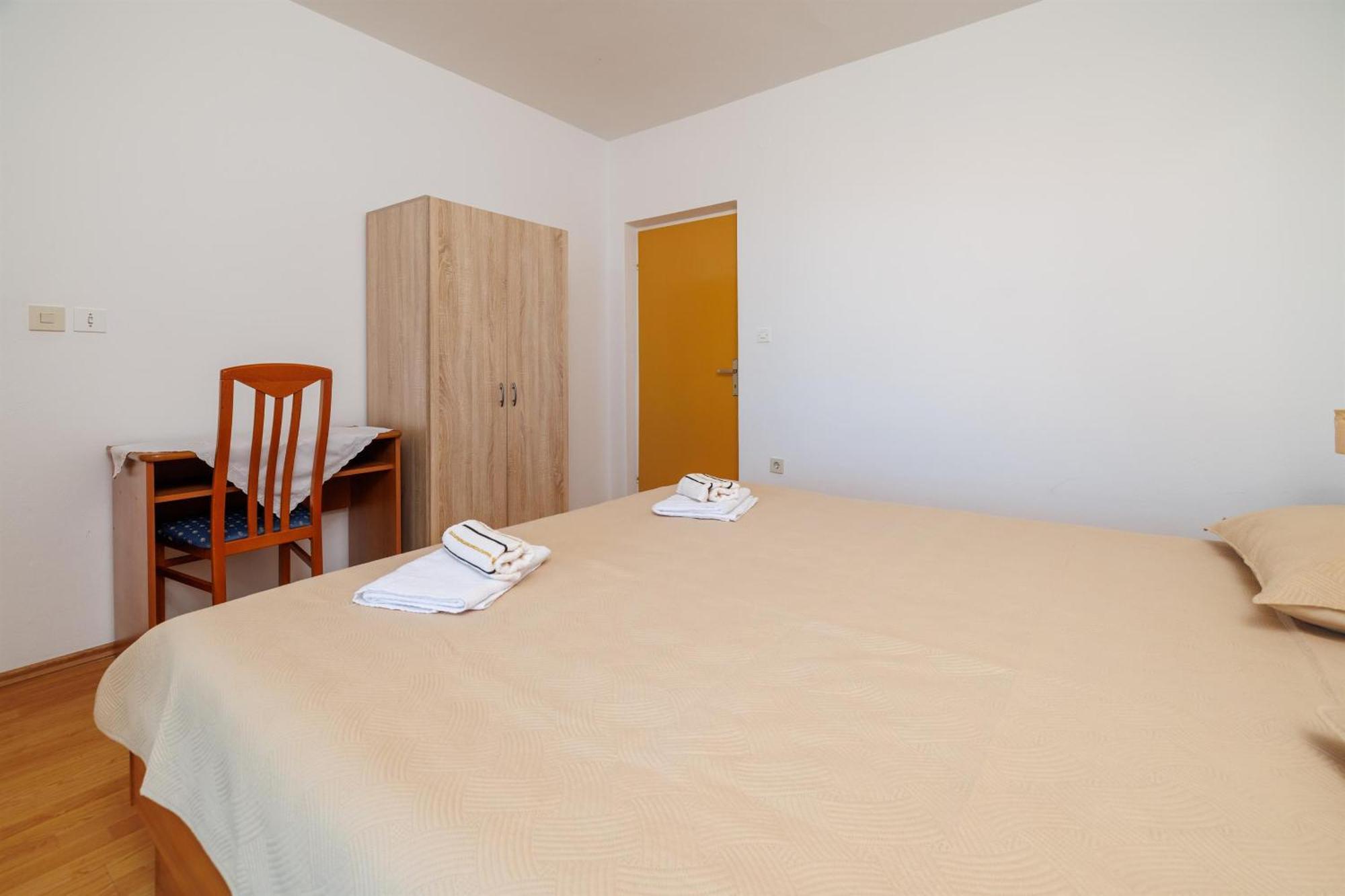 Rooms Mande Banjol Luaran gambar