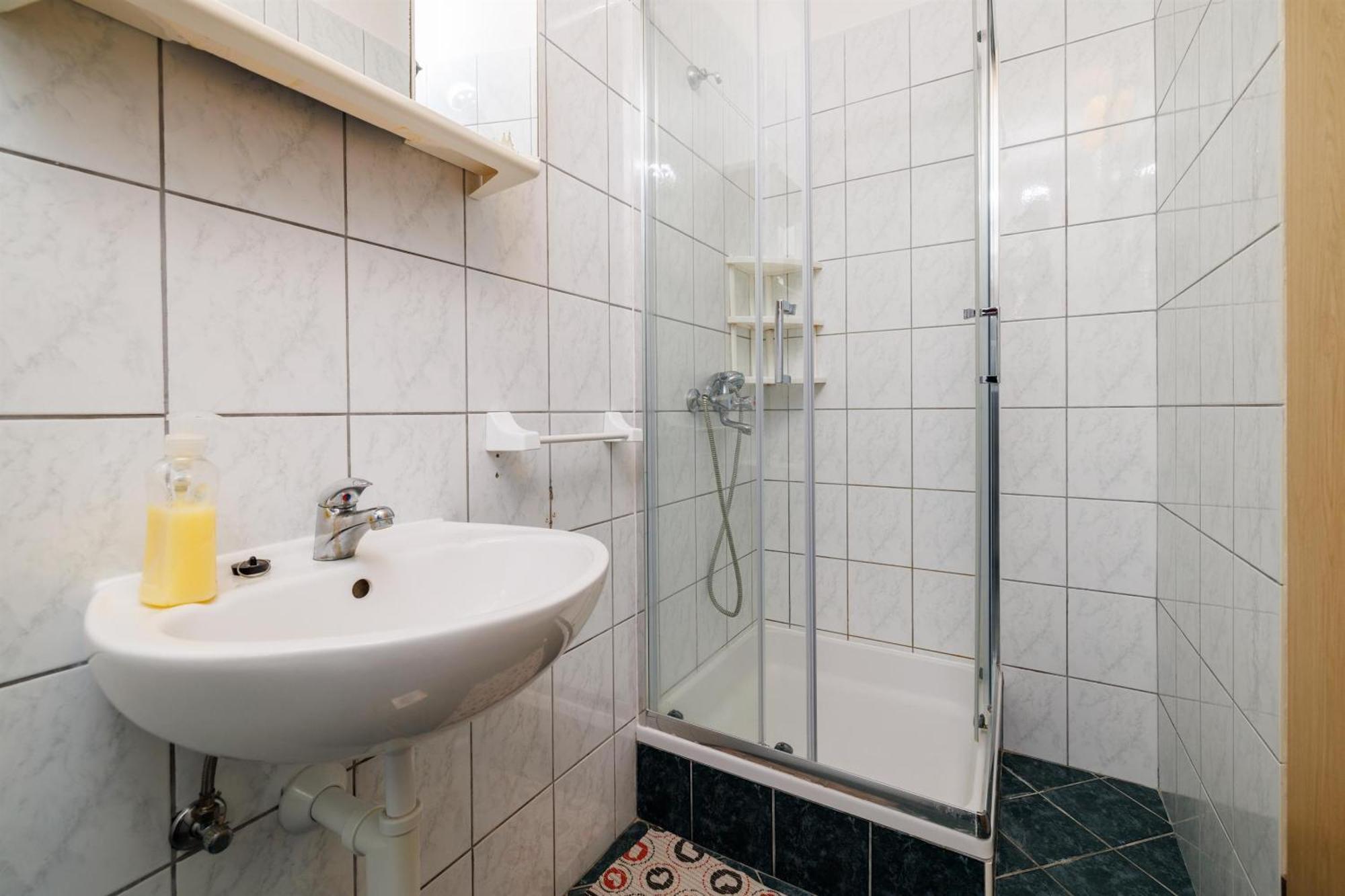 Rooms Mande Banjol Luaran gambar