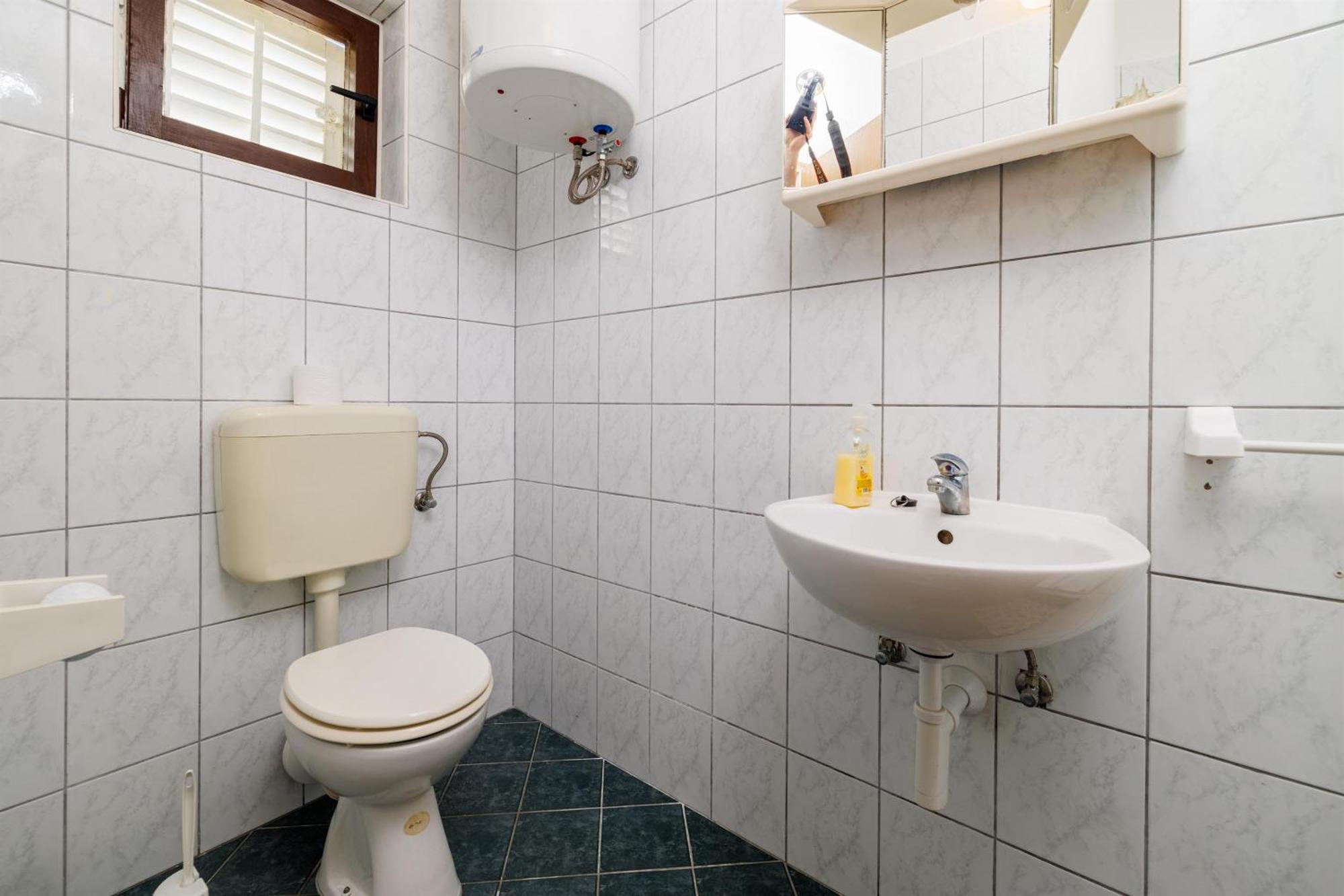 Rooms Mande Banjol Luaran gambar