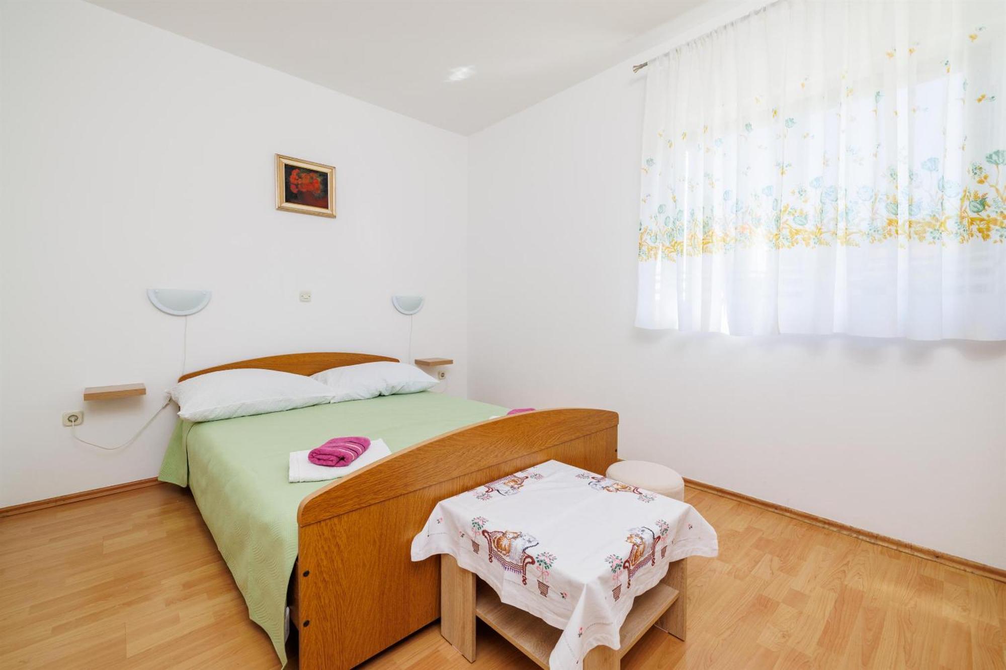 Rooms Mande Banjol Luaran gambar