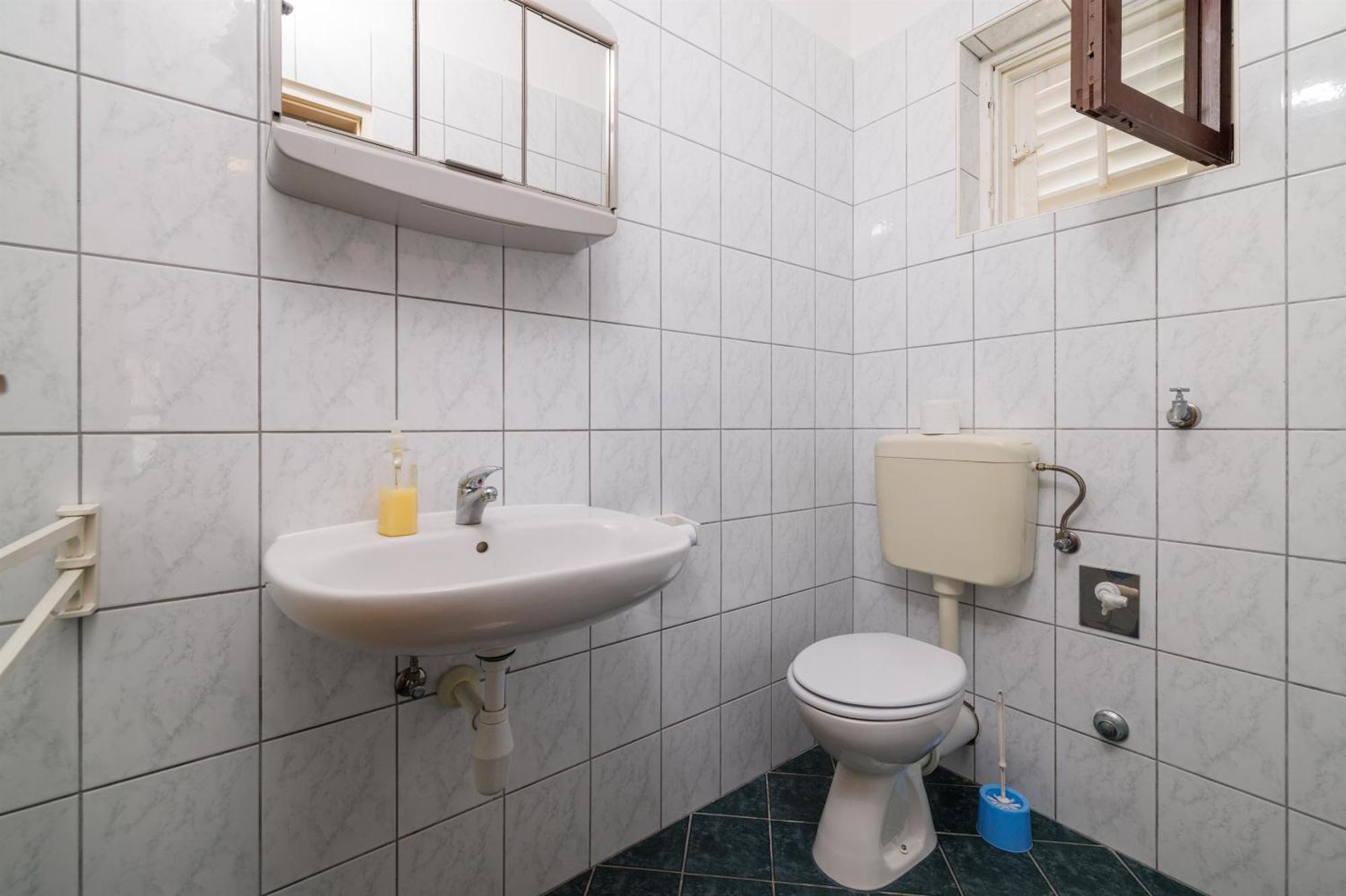 Rooms Mande Banjol Luaran gambar